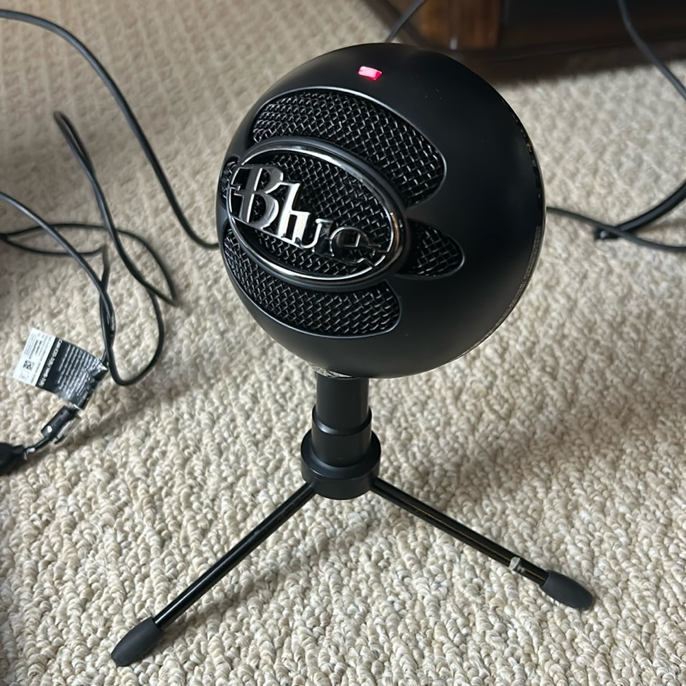 Blue yeti snowball microphone